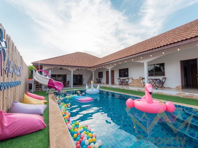 Pool villa
