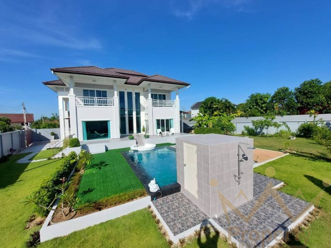 Luxury Living Huay Yai 4 bedroom pool villa for sale