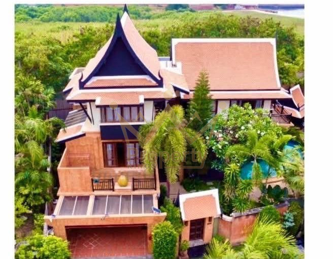 Pool villa for sale on Pratumnak